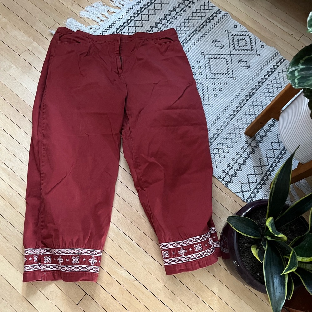 Vintage Jessica Size 14 Capris, Burnt Orange color with embroidery to bottom